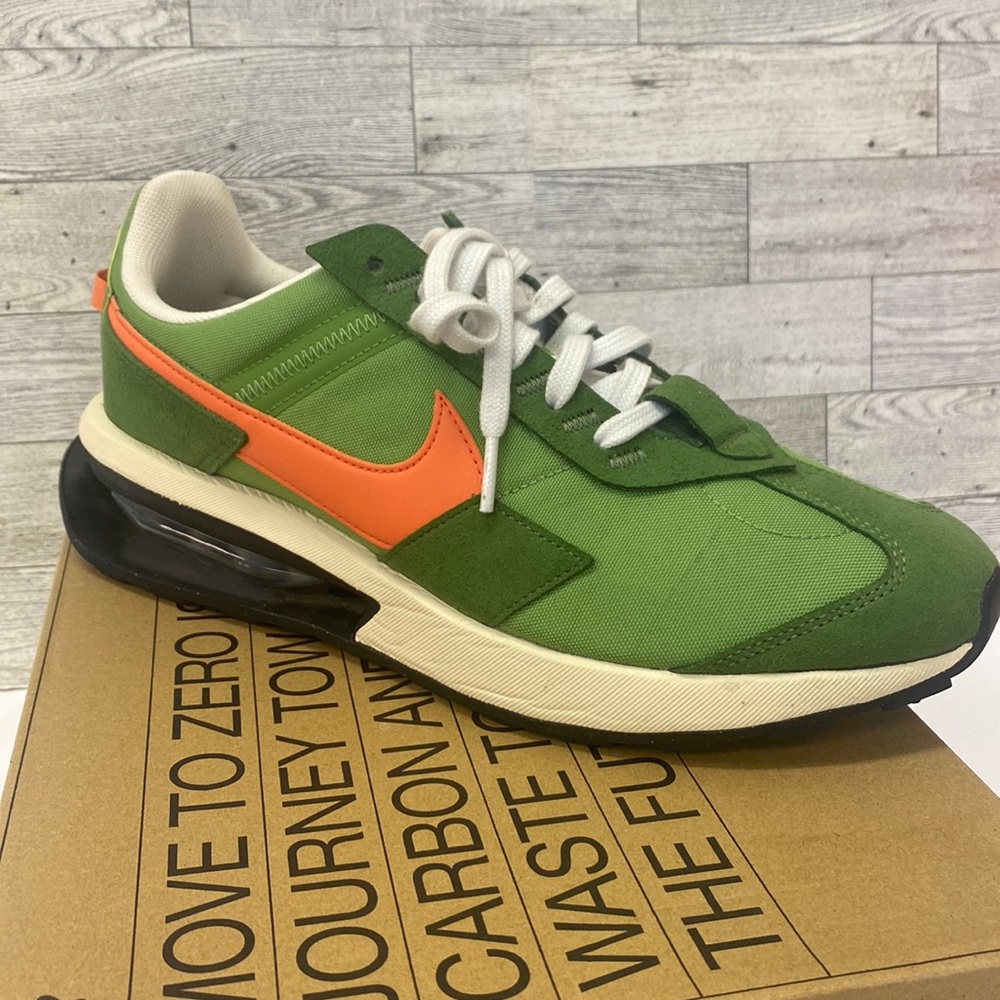 Size 10 Nike Air Max Pre Day LX